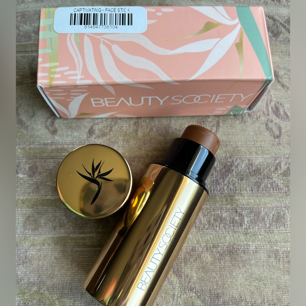 Foundation Face Stick🟢Captivating shade